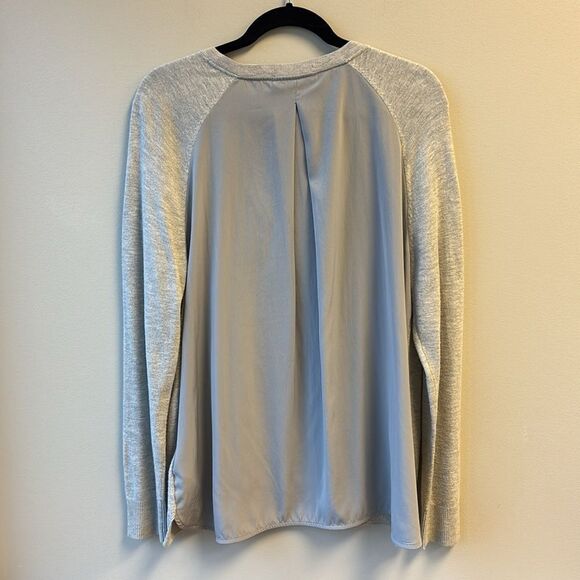 Banana Republic large Gray V-Neck Women's Sweater Merino wool blend - Picture 4 of 5